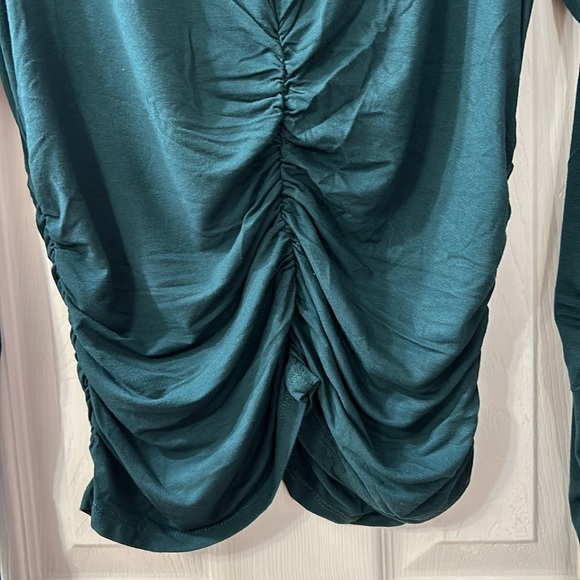 💜 2/$20 Skies Are Blue closed neck, Green Hunter, long sleeves, Medium size top - Picture 2 of 6